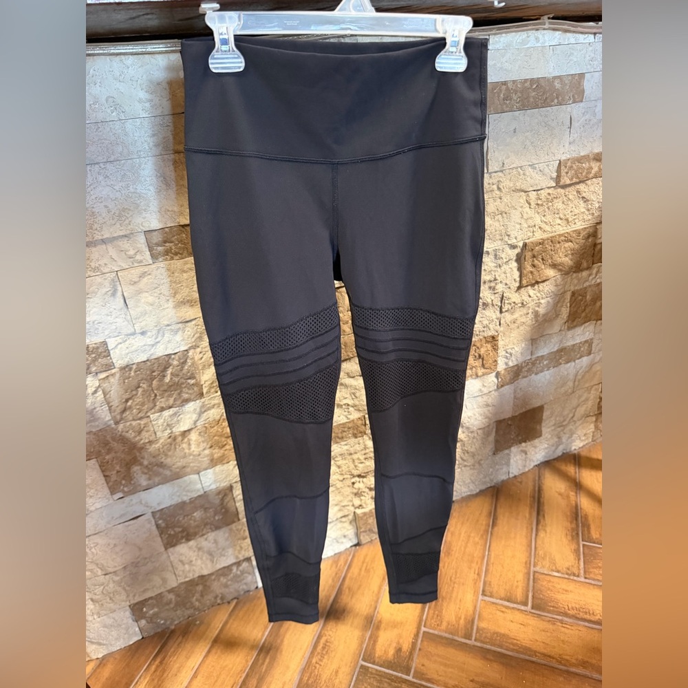 Lululemon black leggings- excellent condition!